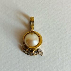 Vintage Richelieu Pearl pendant